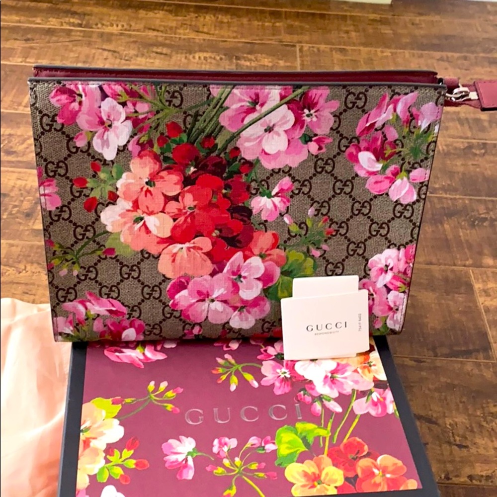 Gucci Blooms print large makeup bag **RARE ITEM**